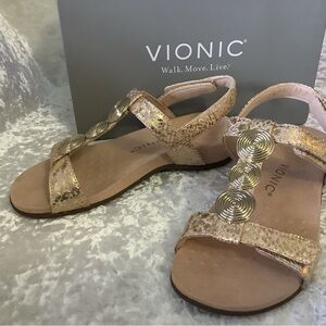 New in Box Vionic Farra II Sandal 6 Gold Blush